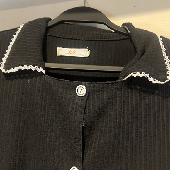 Feminine Black & White Lace-Trimmed Ruffled 2-Piece PJ Set - Picture 5 of 9